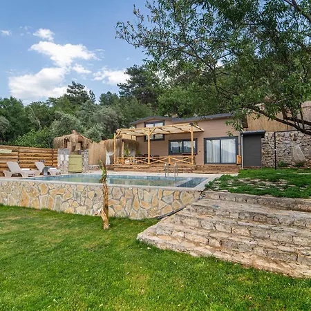 Fascinating Villa With Private Pool And Terrace Surrounded By Nature In Fethiye فيلة